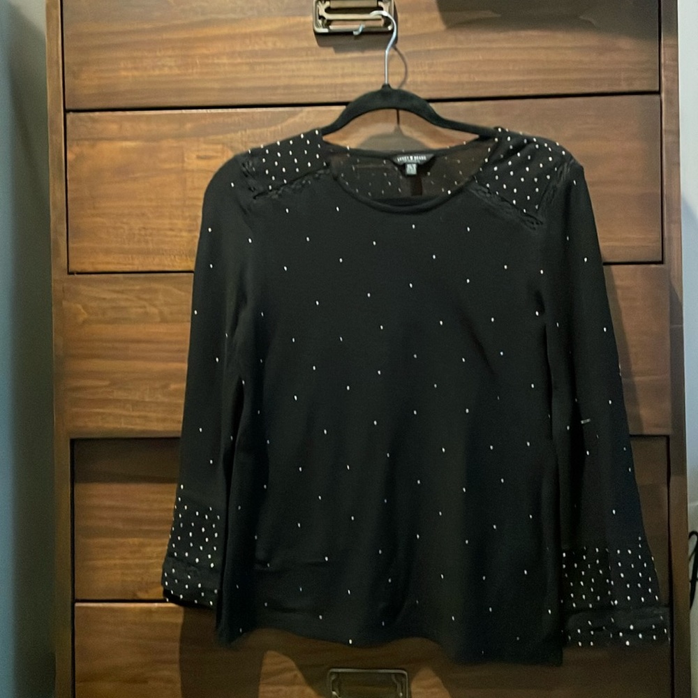 Thin sweater with tiny polka dots and flared sleeves